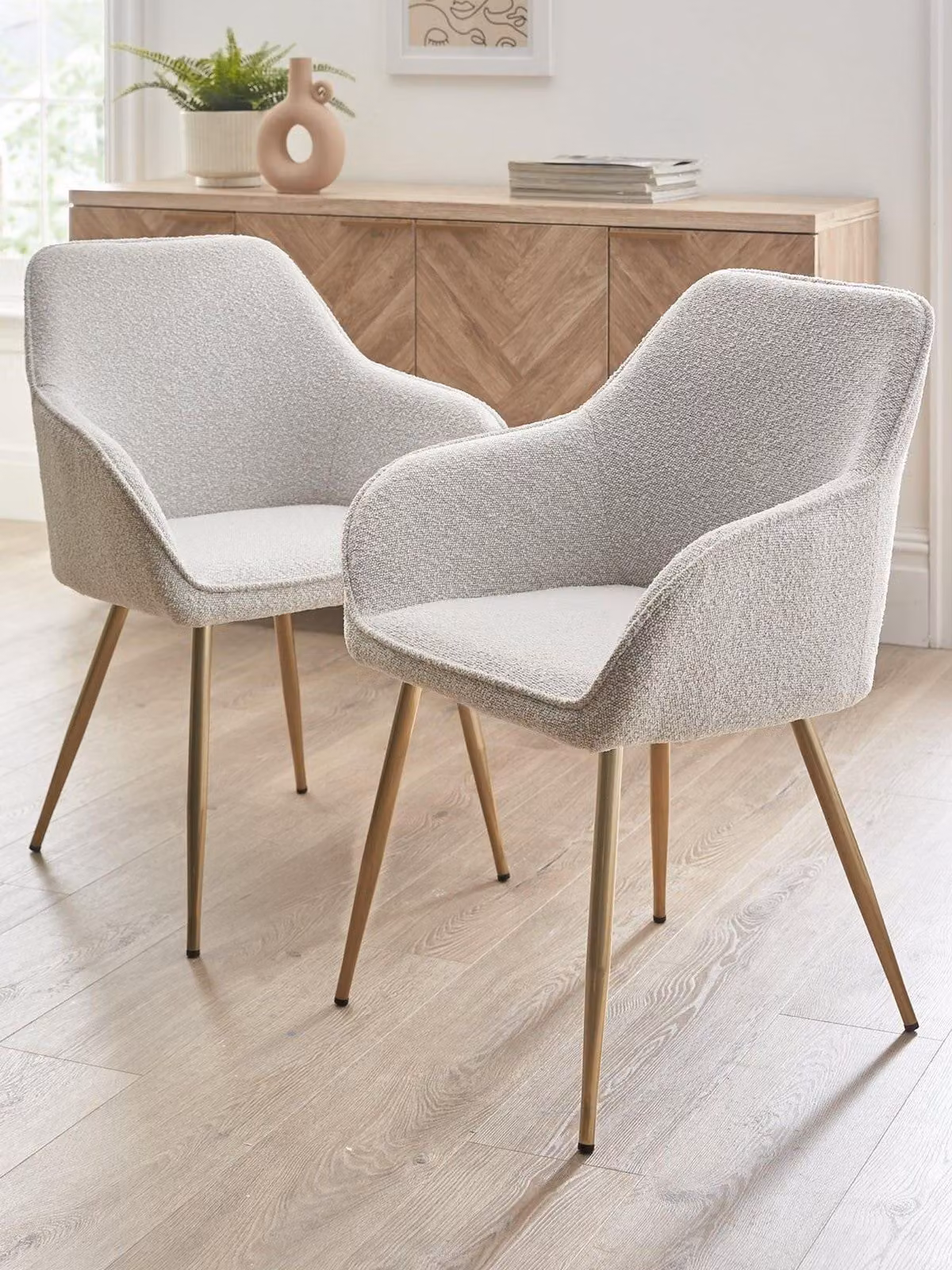 Alisha Pair of Mid-Century Modern Bouclé Dining Chairs in Beige and Gold