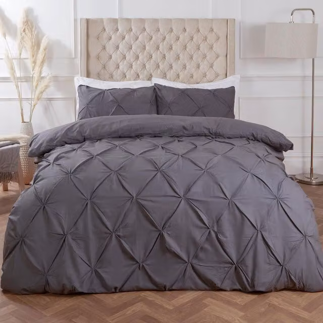 Highams Diamond Pintuck Duvet Set and Pillowcase in Grey, W/D/H: 200 x 220 cm