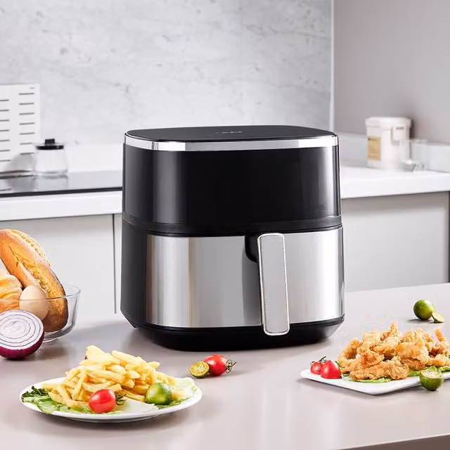 Livingandhome 6L Hot Air Fryer with Digital Display in Black and Silver