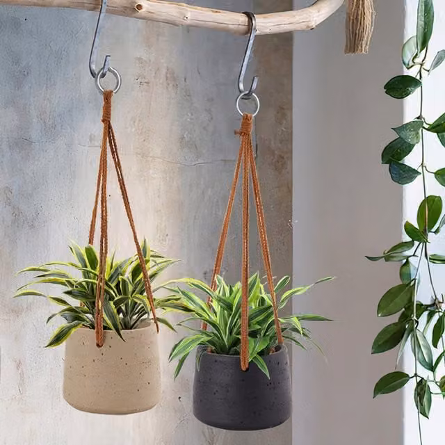 Livingandhome Scandinavian Round Hanging Concrete Planter in Brown