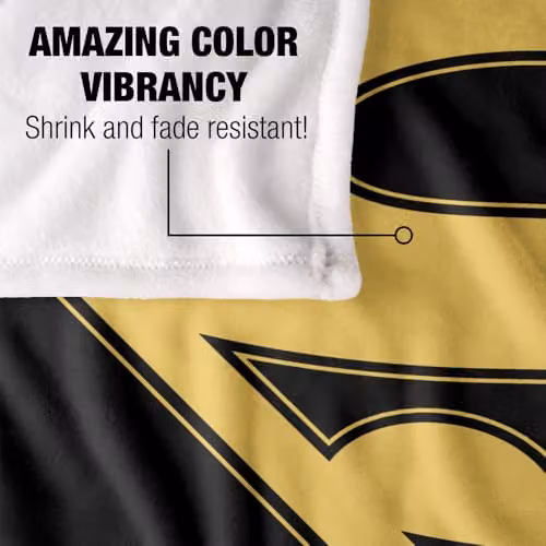 Warner Bros. Superman Gold and Black Shield Silky Touch Super Soft Fleece Throw Blanket W: 152 cm, D: 127 cm – 3