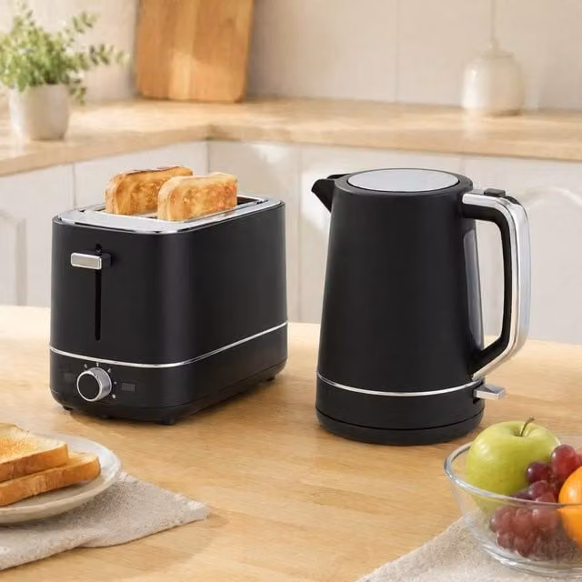 STILVORA Kettle and 2 Slice Toaster Set in Black