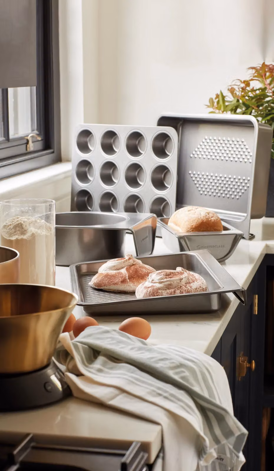 MasterClass Non-Stick Twelve Hole Muffin Tray, Grey, W: 37 cm, D: 29 cm – 7