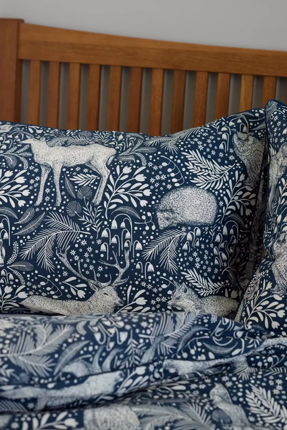 Deyongs Woodland Folk Printed Cotton Rich Duvet Cover Set in Navy Blue, W: 140 cm, H: 200 cm – 2