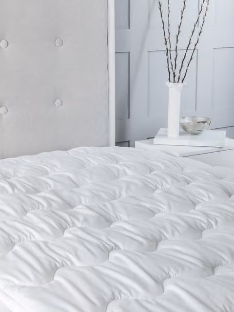 Snug City Dual Layer Mattress Topper in White, Single, 90 x 200 cm, Breathable and Hypoallergenic Soft Touch Bedding