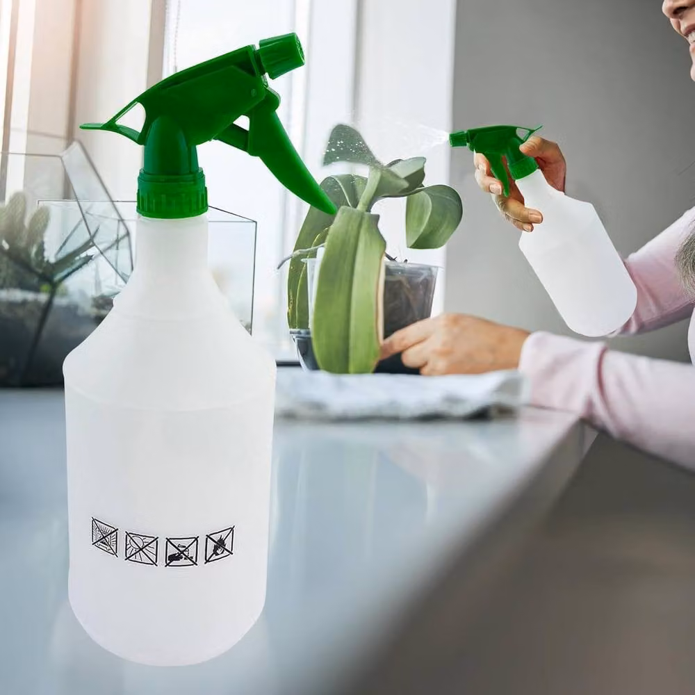 BARGAINS-GALORE Set of 2 White Manual Pressure Water Spray Bottles, 1 l each – 2
