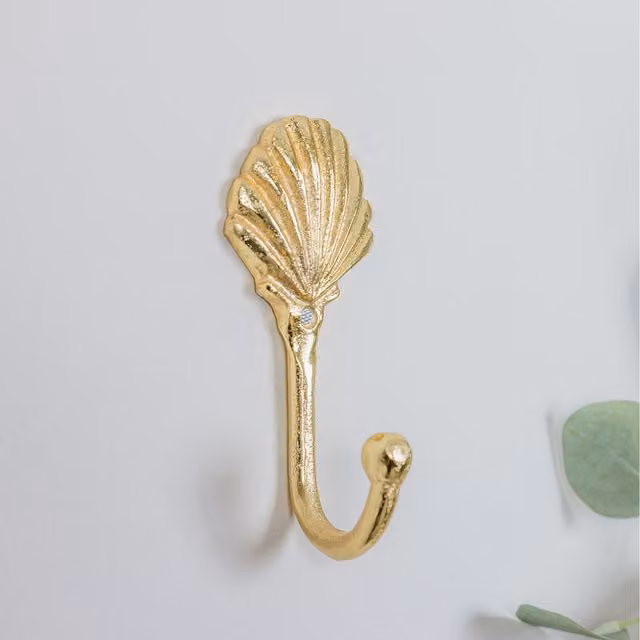 Melody Maison Shell Wall Hook in Gold Metal