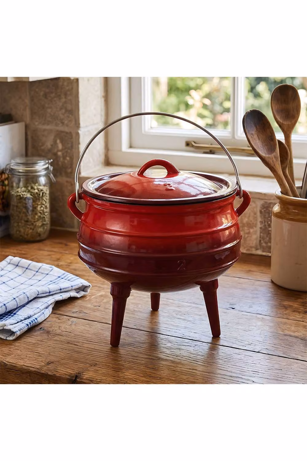 Living and Home Red Enamelled Cast Iron Potjie Pot Cauldron with Lid and 3 Legs, 6L – 4