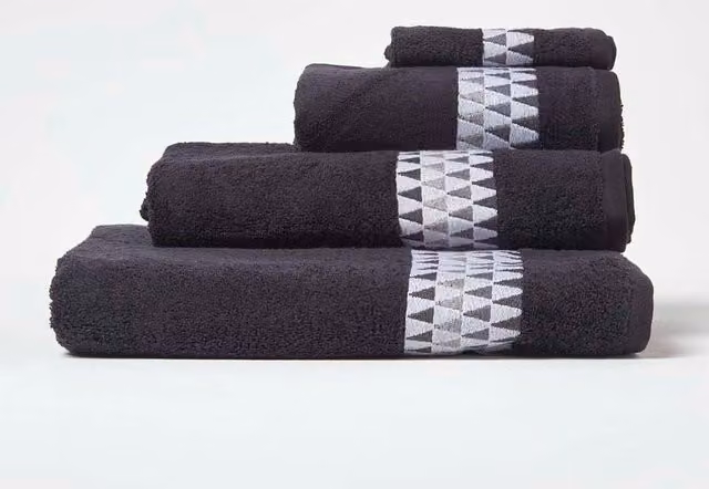 Homescapes Geometric Black 100% Cotton Bath Sheet – 1