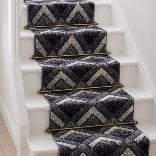 Bravich LTD Modern Zigzag Hallway Runner Rug in Grey, Non-Slip Low Pile Polypropylene Carpet, W: 60 cm, L: 360 cm