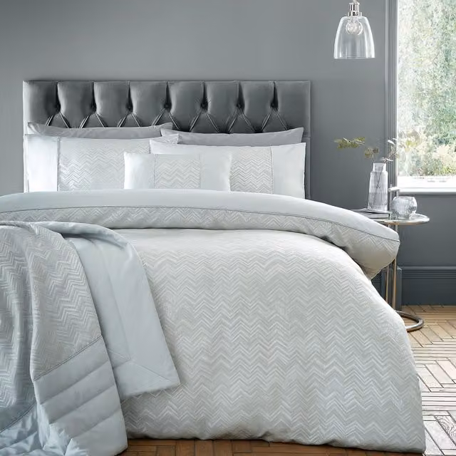 Portfolio Home Antibes Chevron Waves Duvet Cover and Pillowcase Set in Silver, W/D/H: 138 x 200 cm with Pillowcase 50 x 75 cm