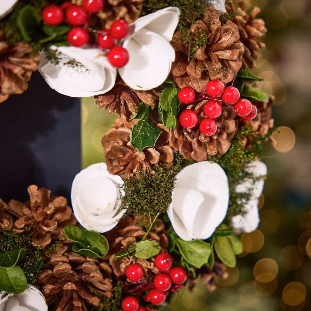 Dibor Christmas Wreath with White Berries, Roses and Deer Hanger in Red and Multicolour, Diameter: 36 cm – 3