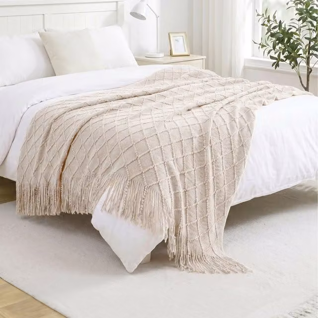 Livingandhome Beige and White Geometric Knitted Throw Blanket with Fringes