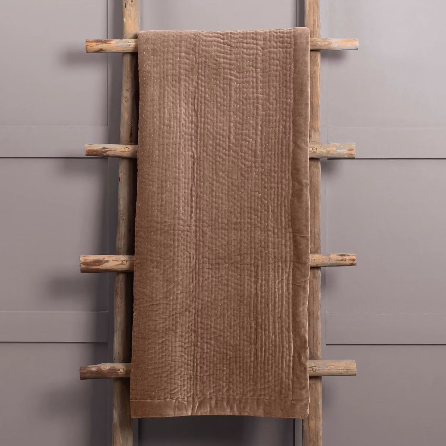 Voyage Maison Haze Quilted Cotton Throw in Coral Pink, W/D/H: 140 x 200 cm – 1