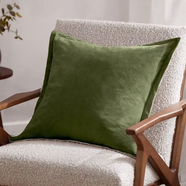 Yard Merton Velvet Cushion in Green, W/D/H: 55 x 55 x 55 cm