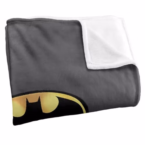 Warner Bros. Batman Costume Tee Super Soft Silky Touch Fleece Throw Blanket, Multicolour, W: 91.44 cm x L: 147 cm – 2