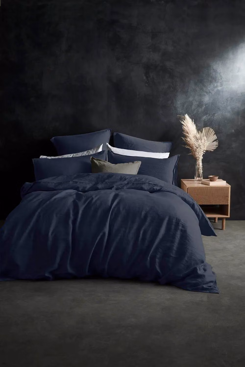 Lazy Linen Pure Washed Linen Fitted Sheet in Navy Blue, Size: 180 x 200 cm – 2
