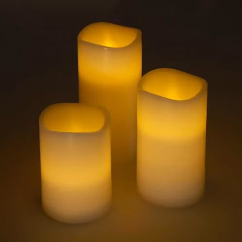Lights4fun Set of 3 White Real Wax Battery Operated LED Pillar Candles with Timer and Flicker Effect – 4