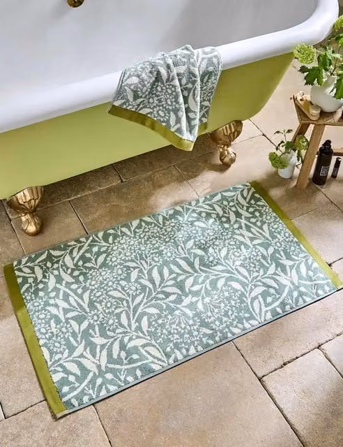 William Morris At Home Fluffy Pure Cotton Michaelmas Daisy Floral Towel in Green Mix