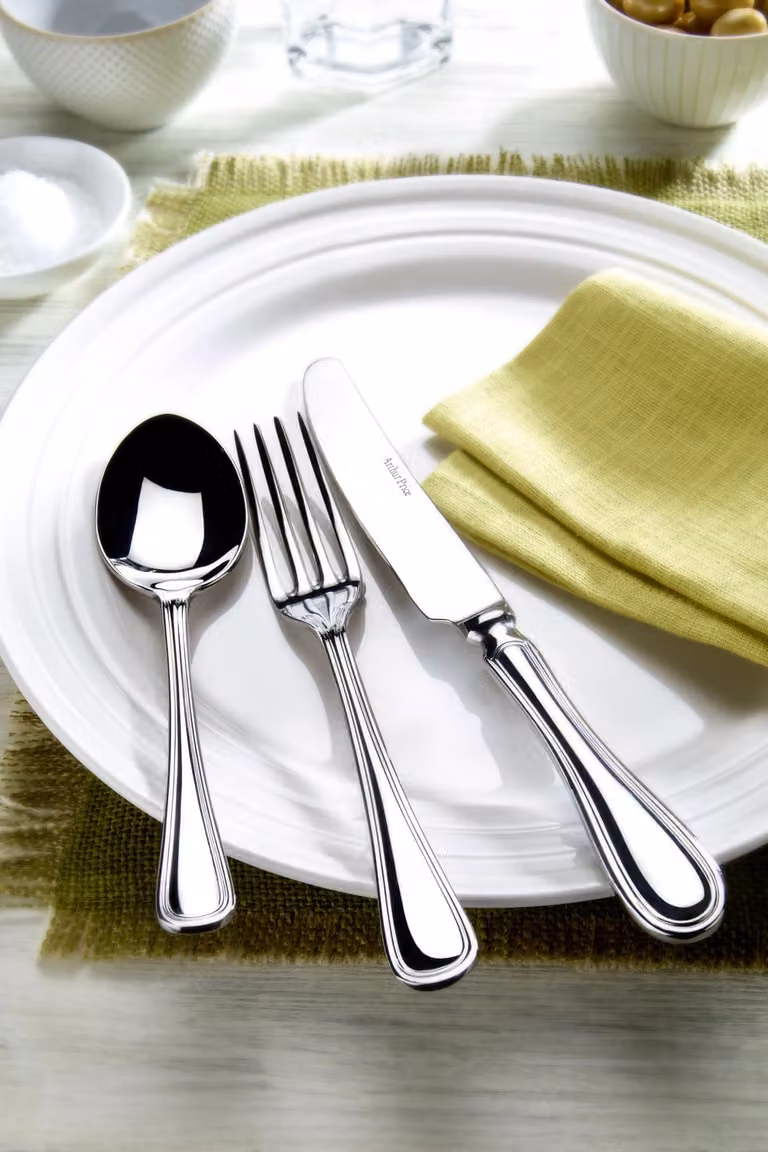 Arthur Price Britannia 34 Piece Polished Stainless Steel Cutlery Set for 8 People in Silver with Case