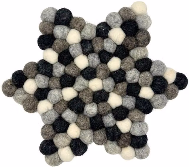 KDMD Grey Felt Ball Star Centre Mat for Modern Table Decor
