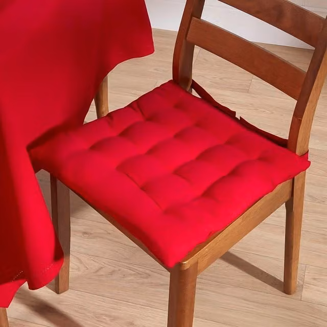 Homescapes Red Square Cotton Seat Pad with Button Straps, Pack of 4