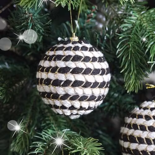 Melody Maison Set of 3 Modern Round Striped Christmas Tree Baubles in Black, White and Gold, Diameter: 8 cm – 2