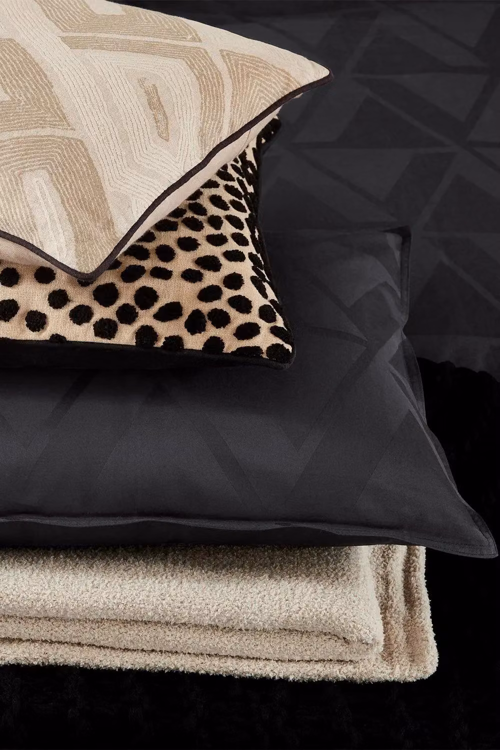 Nalu Nicole Scherzinger Kalama Cotton Jacquard Duvet Cover in Black, Double – 5