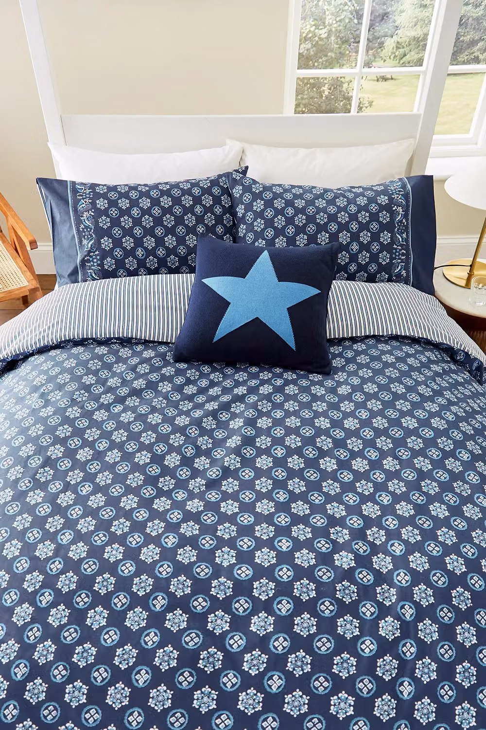 Helena Springfield Tobay Reversible Cotton Duvet Cover and Pillowcase Set in Blue, W/D/H: 140 x 200 cm – 2
