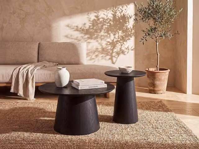 Vente-unique PIARI Oak Veneer Nesting Coffee Tables in Black – 1