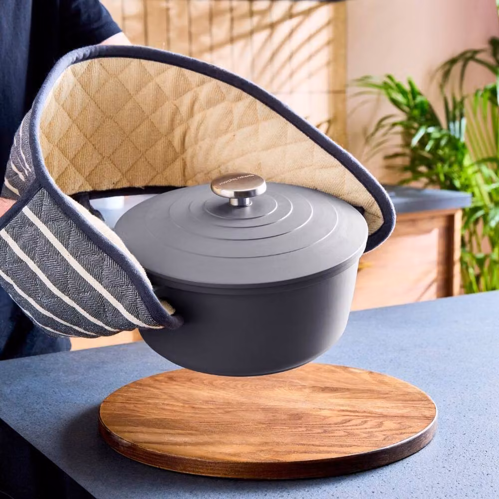 Morphy Richards Grey Cast Aluminium Casserole Dish with Ceramic Non-Stick Coating, 24cm, 4.1L – 6