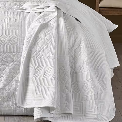 Catherine Lansfield Folkstone Geo Quilted Microfibre Bedspread in White W/D/H: 220 x 230 cm
