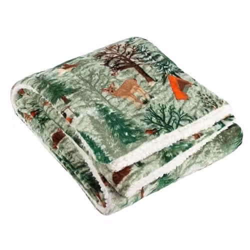 Furn Lodge Wood Sherpa Fleece Throw in Green, W/D/H: 130 x 150 cm