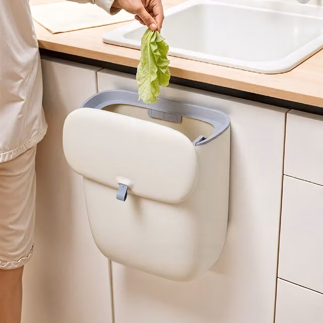 Livingandhome 12L Hanging Wall Mounted Trash Bin with Flip Lid, White