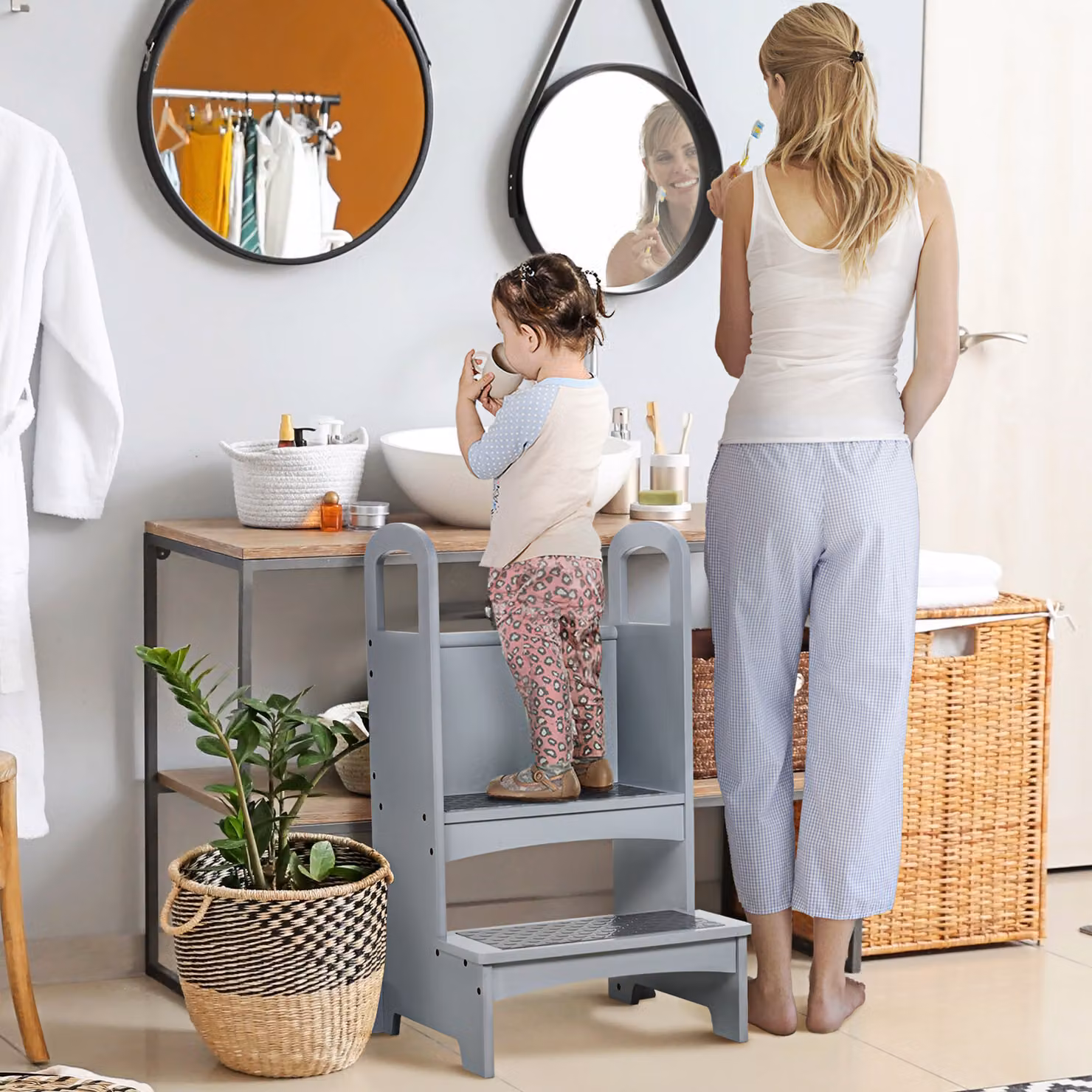 HOMCOM Kids Wooden Kitchen Helper Step Stool with Non-Slip Panels and Handles, Grey – 2