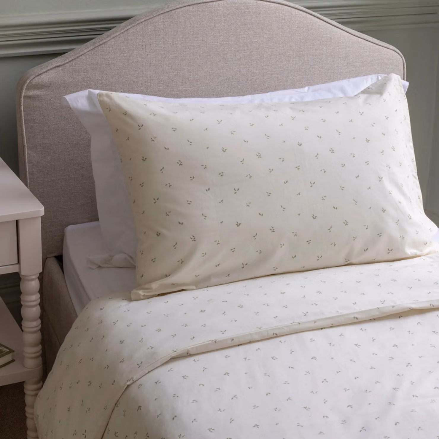 Avery Row Organic Cotton Single Bedding Set in White Floral Design, Duvet Cover 140 x 200 cm and Pillowcase 50 x 75 cm – 2
