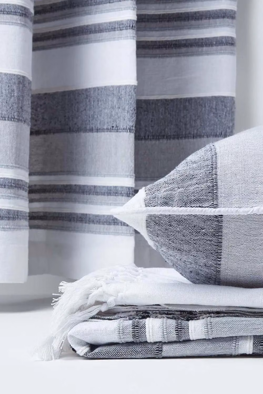 Homescapes Morocco Striped Cotton Cushion Cover in Grey, W/D/H: 60 x 60 x 60 cm – 2