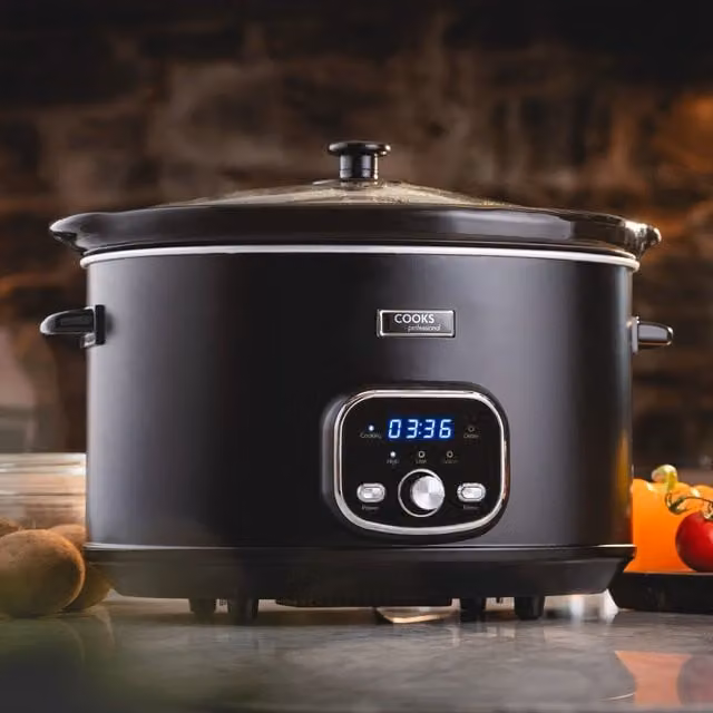 Cooks Professional 8L Digital Slow Cooker with Glass Lid and Removable Ceramic Bowl in Black and Gold – 1