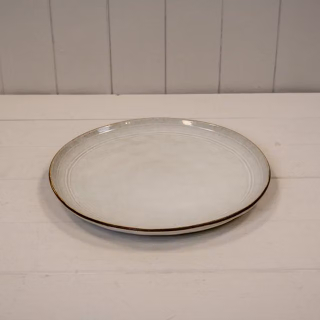 KDMD Satchville Stoneware Dinner Plate in Beige and White
