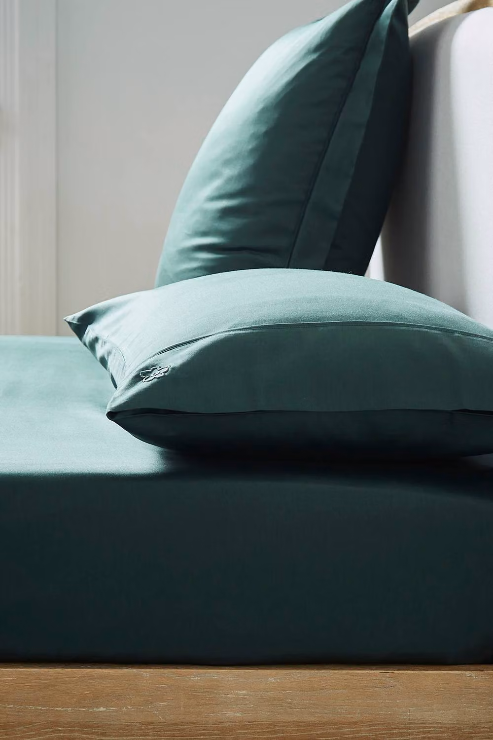 Ted Baker Plain Dye Mako Satin Cotton Fitted Sheet in Green, W/D: 200 x 200 cm – 2