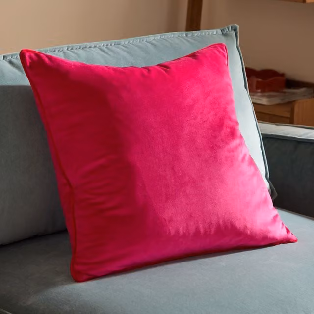 Riva Home Velvet Square Cushion in Pink and Red, W/D/H: 55 x 55 x 55 cm – 4
