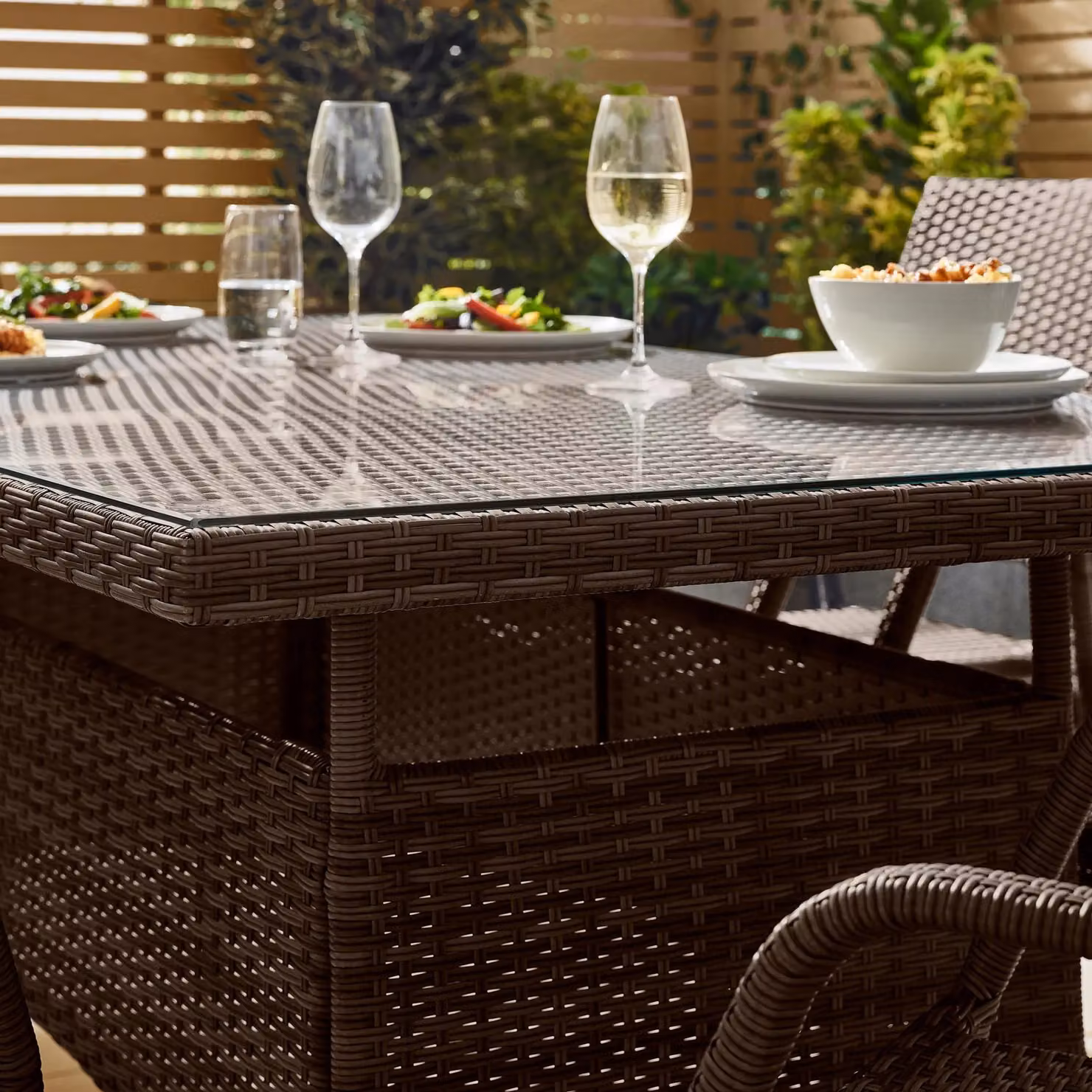 FurnitureboxUK Antigua 6 Seater Brown Polyrattan Outdoor Garden Dining Set with Glass Top – 2