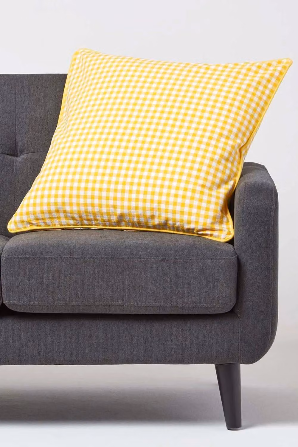 Homescapes Yellow and White Gingham Check Cotton Cushion Cover, W/D/H: 45 x 45 x 45 cm – 2