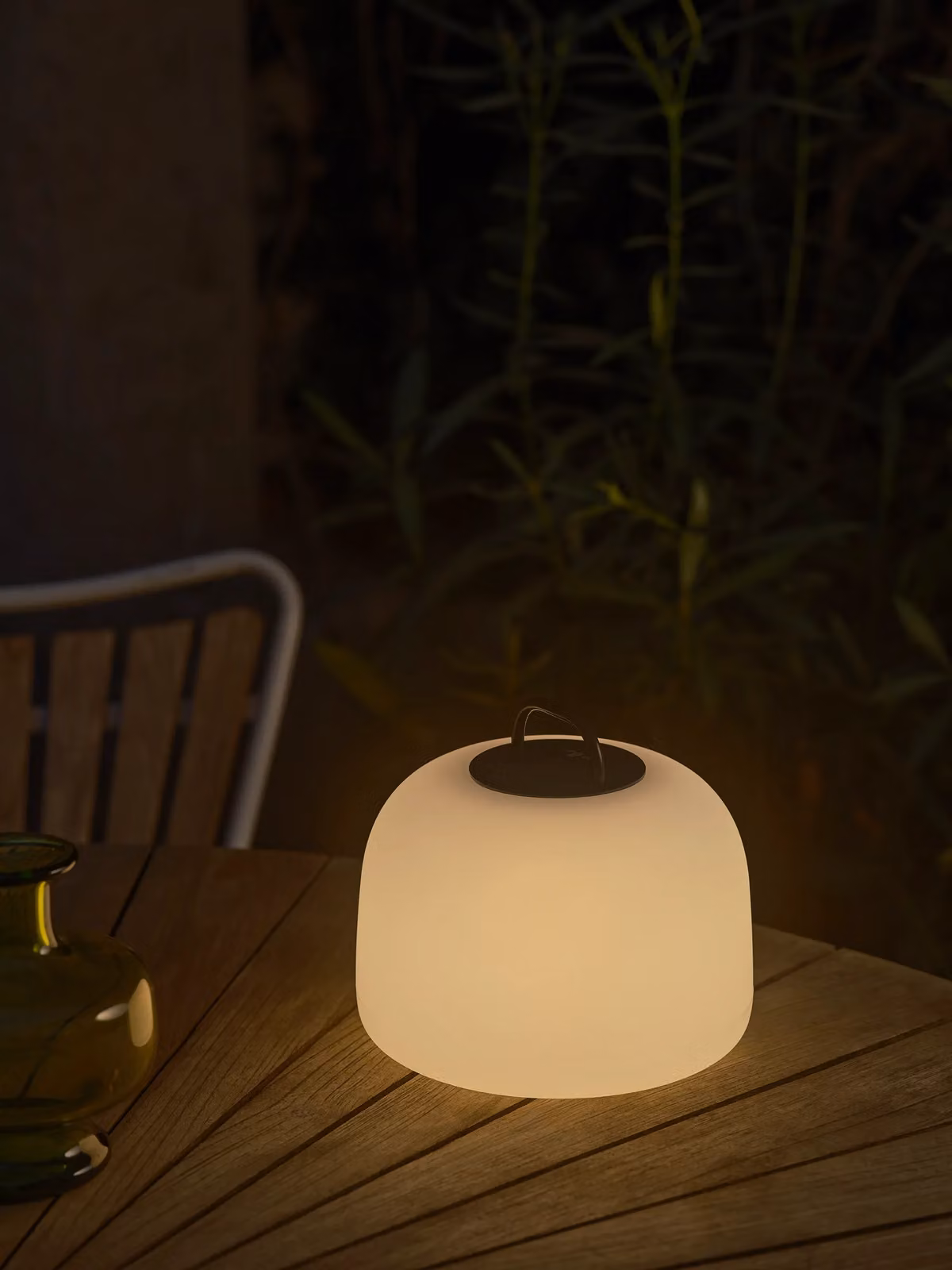Nordlux Kettle Portable LED Outdoor Light, Rechargeable Warm White Garden Lamp with Tripod and Ground Spike, IP65, White or Black – 3