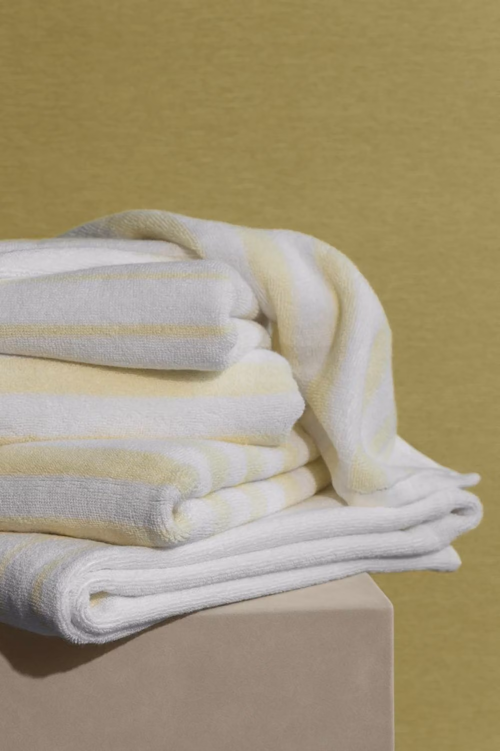 Blomus ARTO Striped Cotton Terry Bath Towel in White and Yellow, W/D/H: 140 x 70 x 70 cm – 2