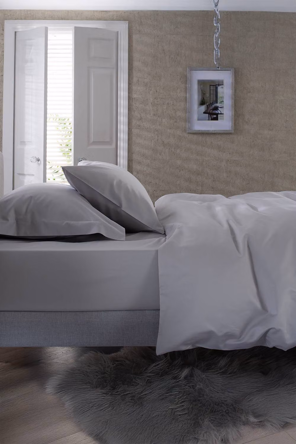 The Lyndon Company Deluxe 400 Thread Count 100% Cotton Fitted Sheet in Grey, W/D/H: 180 x 200 cm – 1