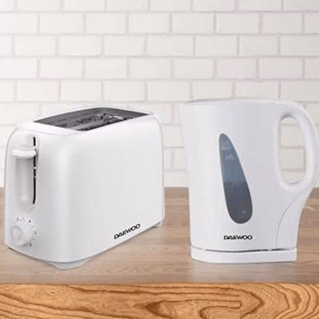 Daewoo Essentials White Kettle and 2-Slice Toaster Set