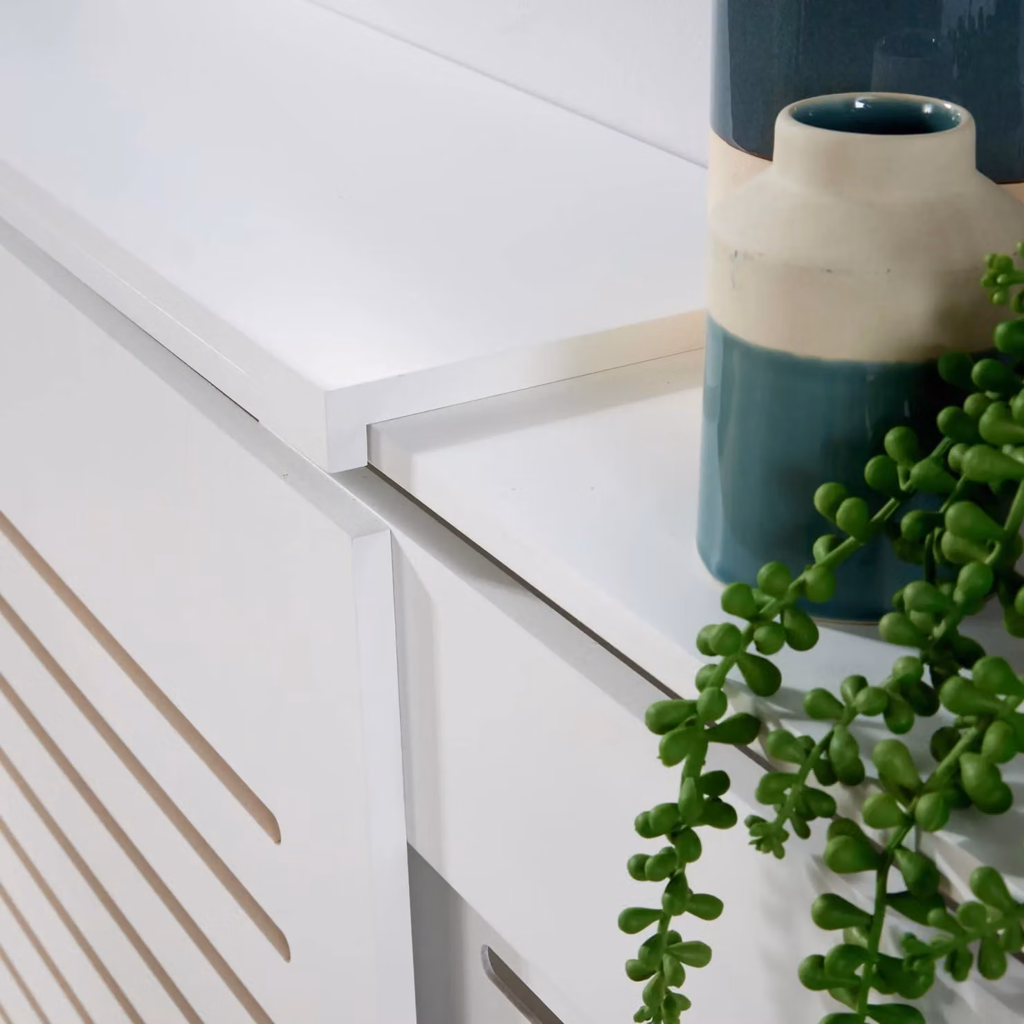 Home Source Extending Adjustable Radiator Cover in White MDF with Slatted Wood Design, W: 203.0 cm, H: 82.0 cm – 2