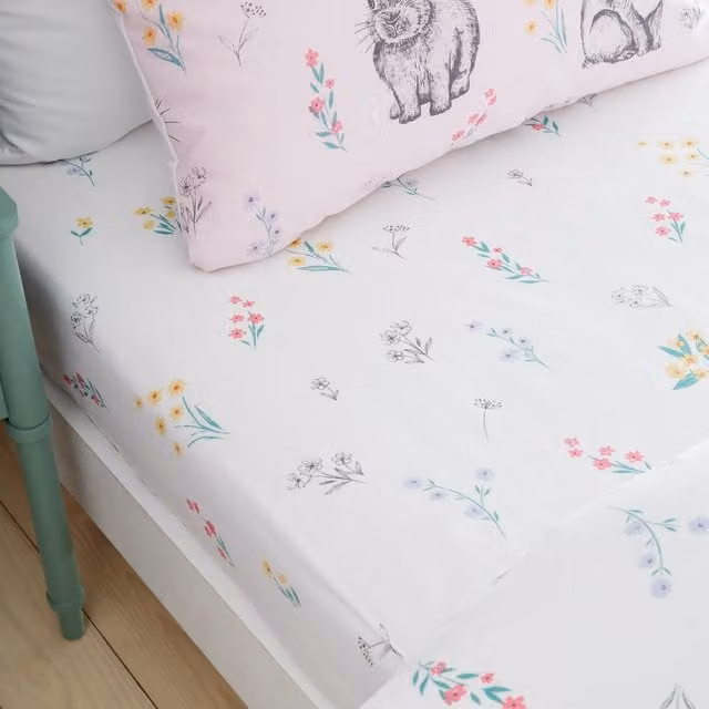 Catherine Lansfield Bunny Tails Ditsy Flower Junior Fitted Sheet Pink and White W/D/H: 70 x 140 x 15 cm