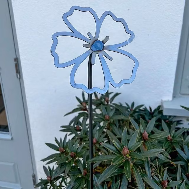 Poppyforge Pack of 3 Flowering Petal Plant Pins in Silver Metal, Height: 60 cm